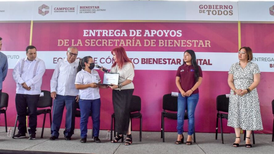 Se entregan las primeras 400 laptops completas.