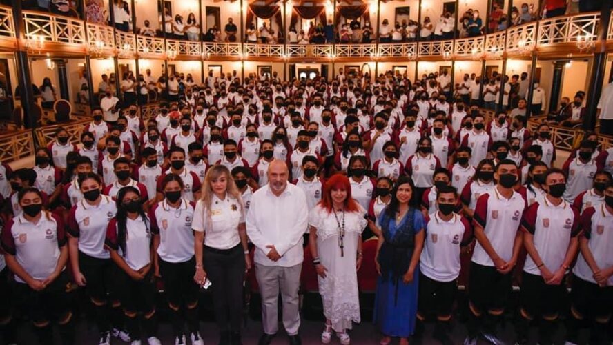 Ceremonia de abanderamiento de la delegación campechana en los nacionales y para nacionales CONADE 2022