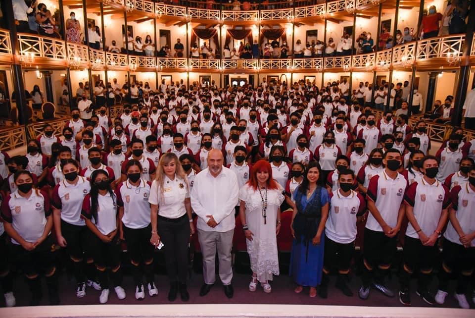 Ceremonia de abanderamiento de la delegación campechana en los nacionales y para nacionales CONADE 2022