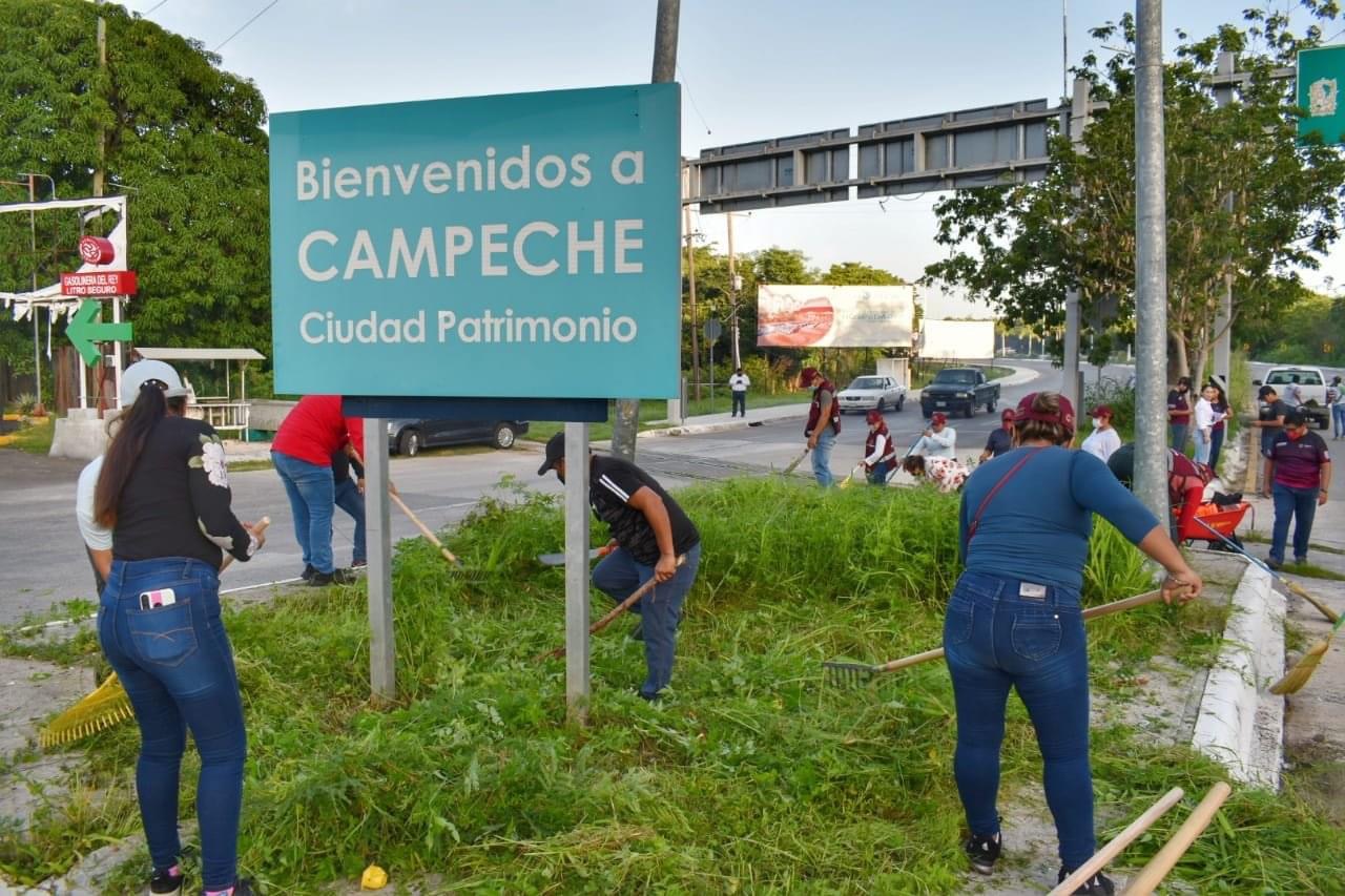 Limpieza de la entrada de la ciudad de Campeche