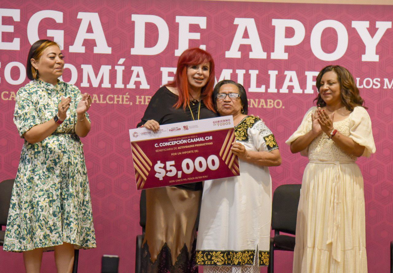 Entrega de Apoyos del Programa Economía Familiar en los municipios de Calkiní, Dzitbalché, Hecelchakán y Tenabo