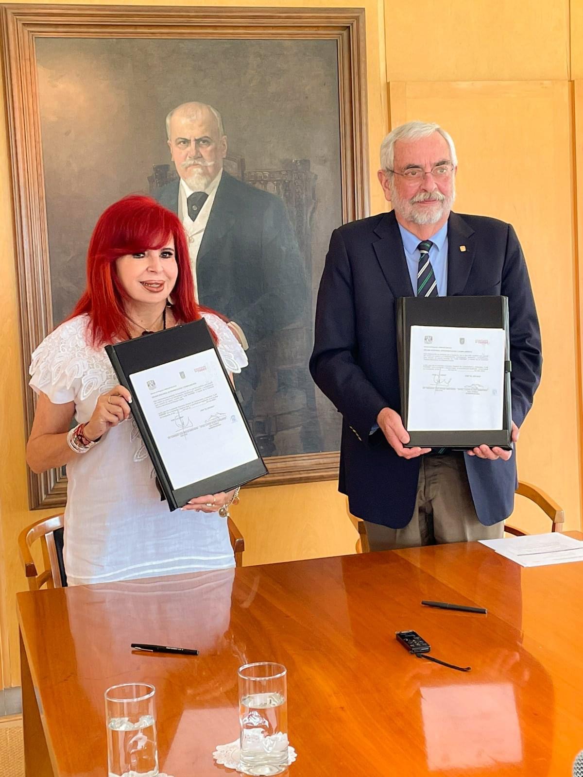 Firma de convenio con la UNAM