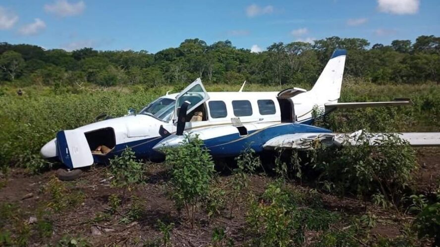 Detección, intercepción y decomiso de una aeronave con media tonelada de droga proveniente de Colombia.