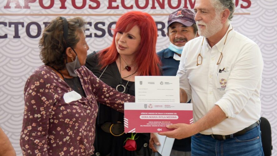 Entrega de apoyos económicos al sector pesquero.