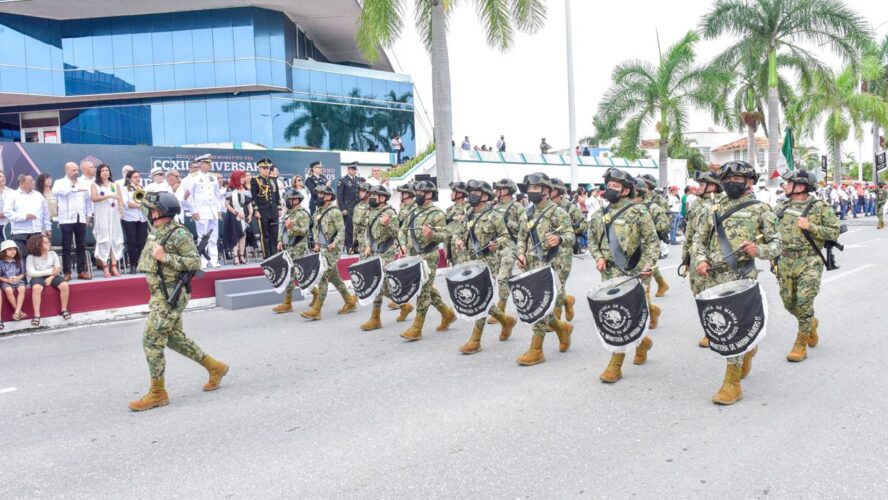 Revive el Desfile Cívico Militar