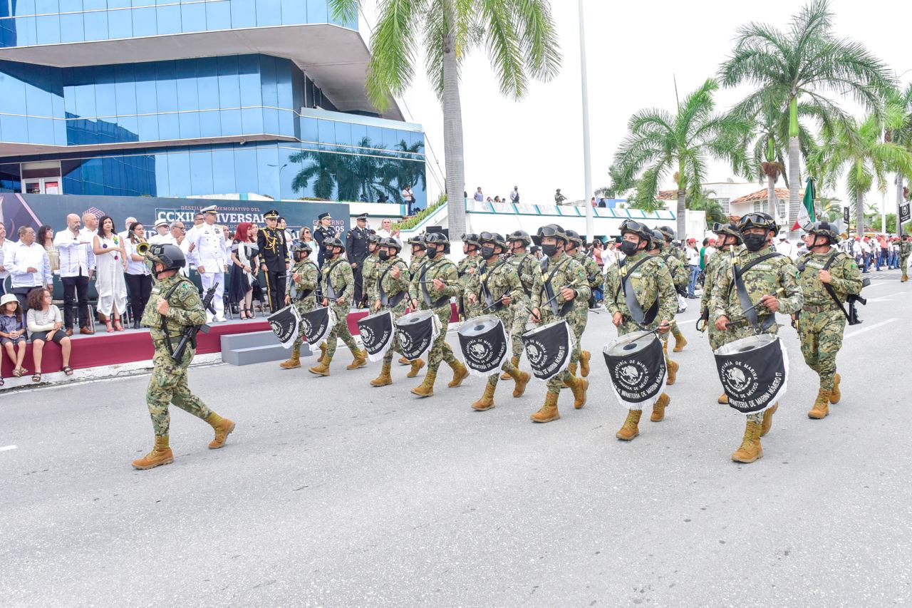Revive el Desfile Cívico Militar Layda Sansores San Román