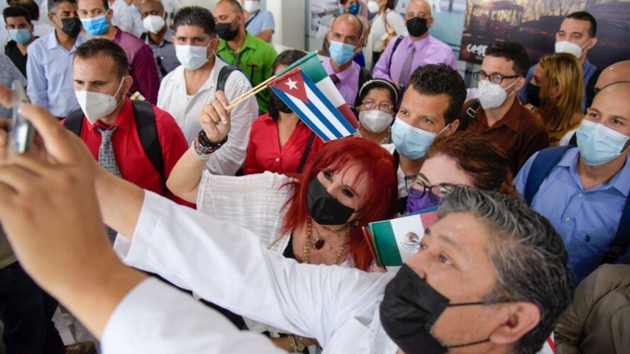 Llegada de médicos cubanos a Campeche