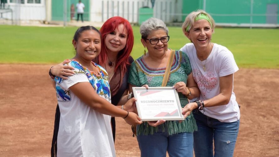 Fomentando el softbol femenil