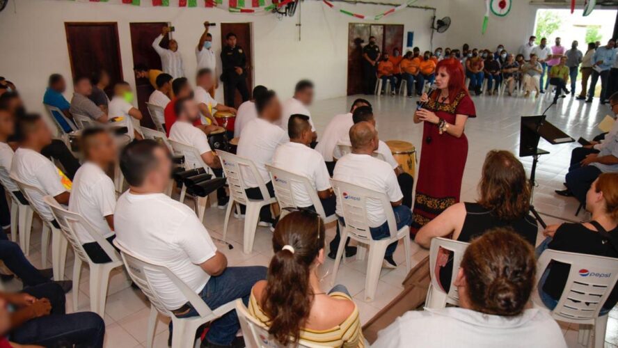 Entrega de reconocimientos al grupo “Percusiones y Ritmos del Caribe”