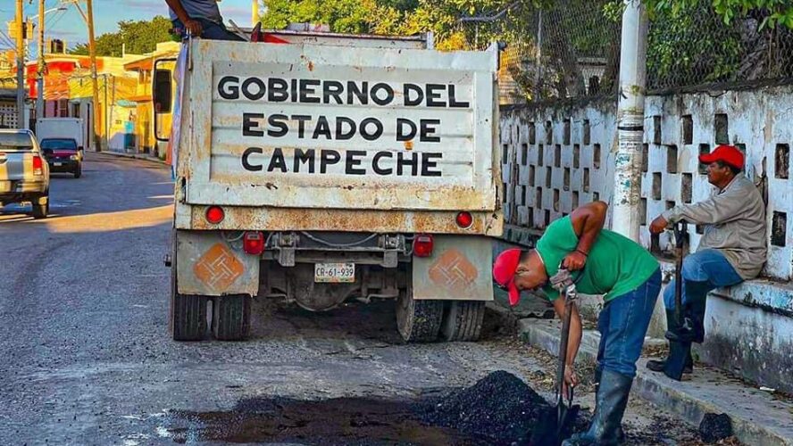 Trabajos de bacheo y pintura en Lerma