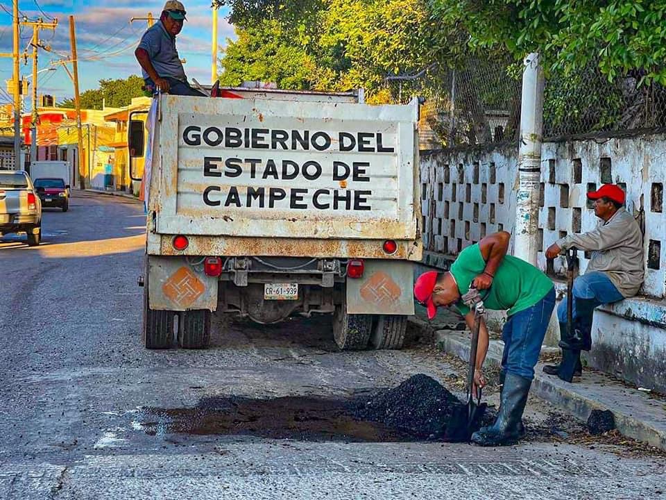 Trabajos de bacheo y pintura en Lerma