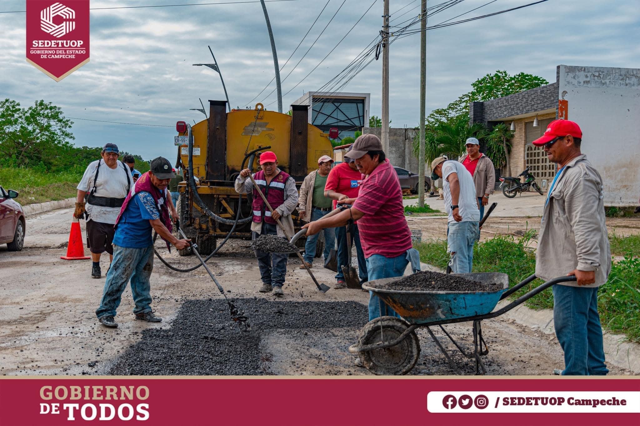 Bacheo, poda y limpieza en la carretera Campeche, Chiná-Hool
