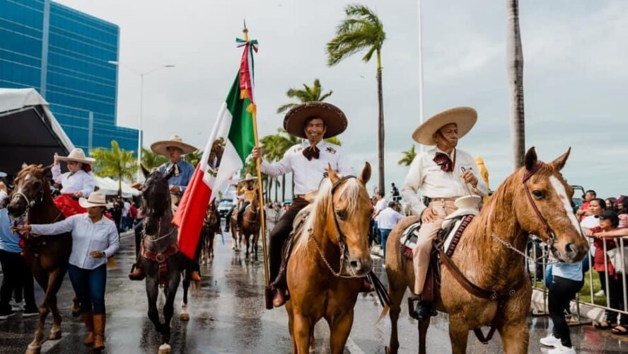 Desfile Cívico Militar para conmemorar el 112 Aniversario de la Revolución Mexicana.