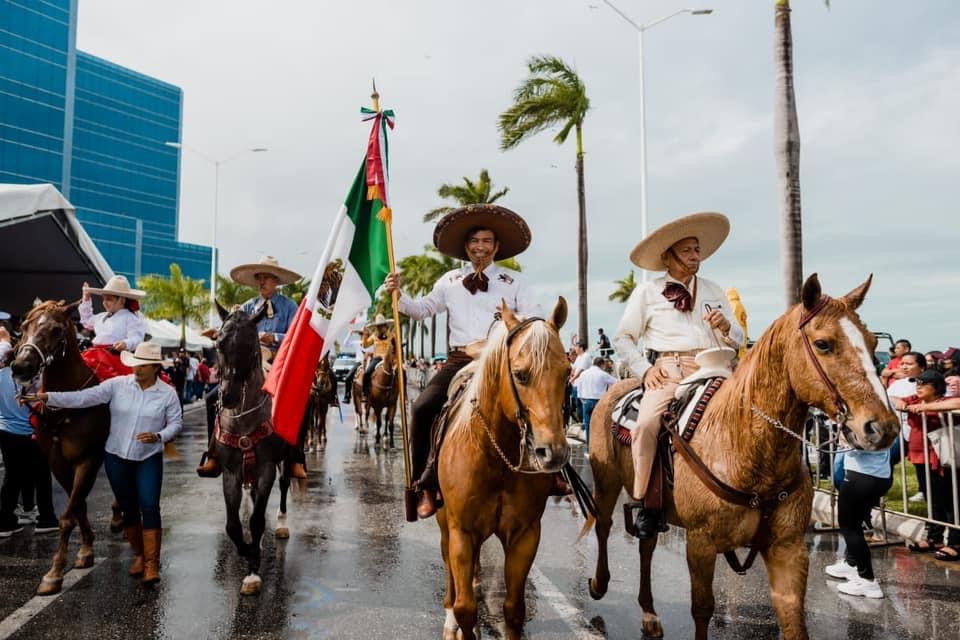 Desfile Cívico Militar para conmemorar el 112 Aniversario de la Revolución Mexicana.