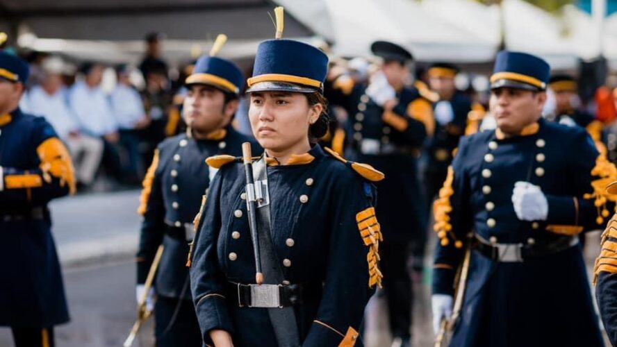 Reviviendo el Desfile Cívico Militar conmemorativo del Aniversario de la Revolución Mexicana