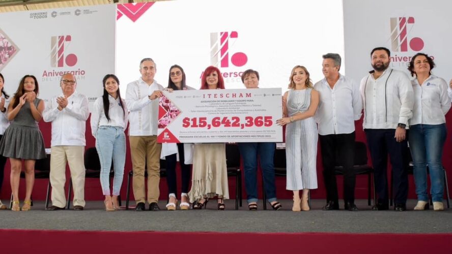 Entrega de equipo y mobiliario al ITESCHAM