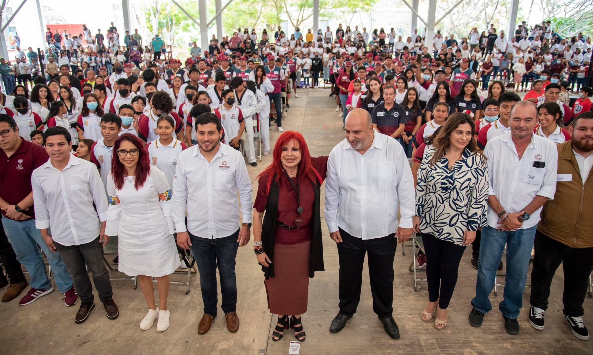 Entrega de equipamiento deportivo y vehículo para los deportistas campechanos