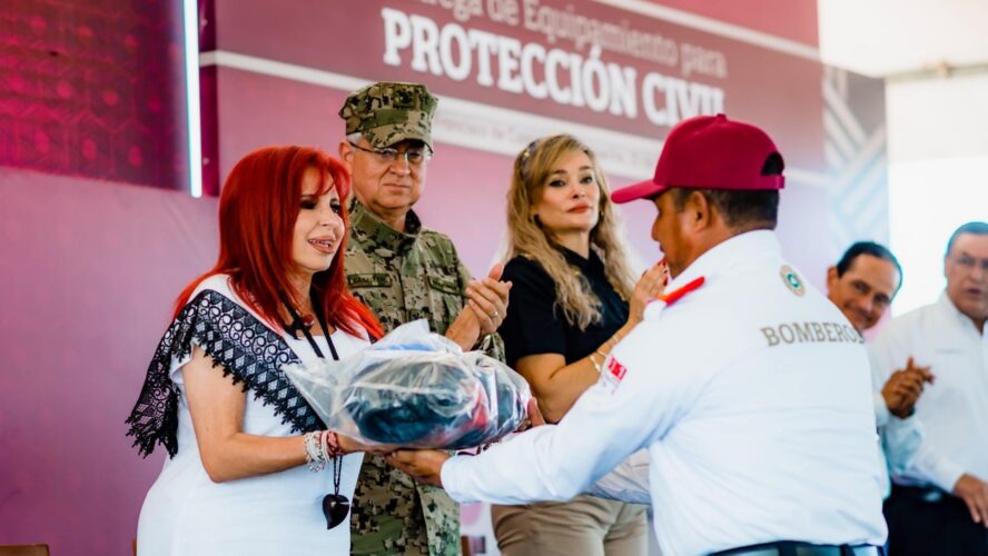 Entrega de equipamiento para Protección Civil