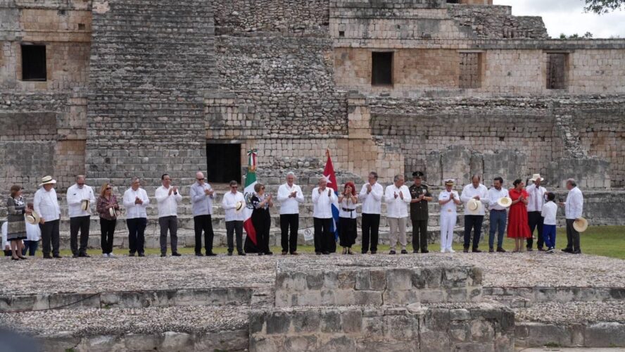 Entrega de la Condecoración de la Orden Mexicana del Águila Azteca al presidente de Cuba