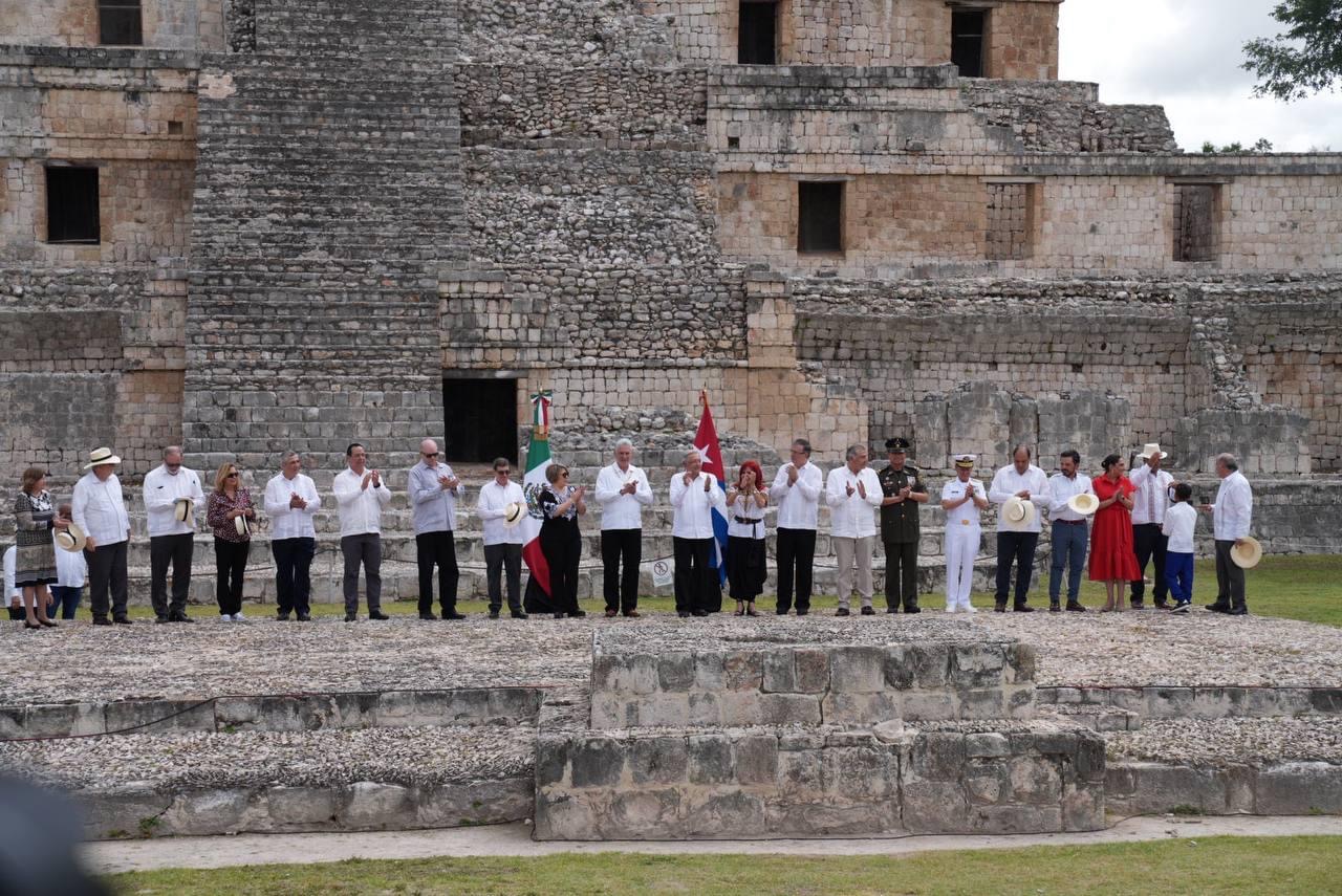 Entrega de la Condecoración de la Orden Mexicana del Águila Azteca al presidente de Cuba