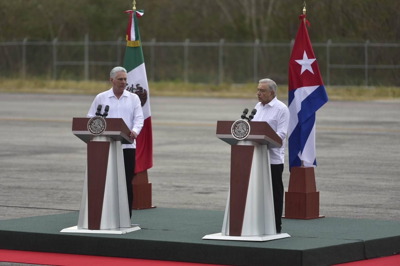 Recibiendo en Campeche a nuestro querido presidente y al presidente de Cuba