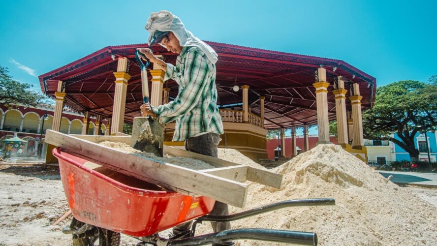 Trabajos de rehabilitación del Centro Histórico de San Francisco de Campeche.