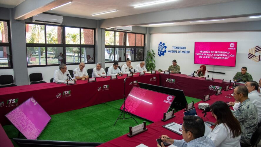 Mesa de la paz en Escárcega
