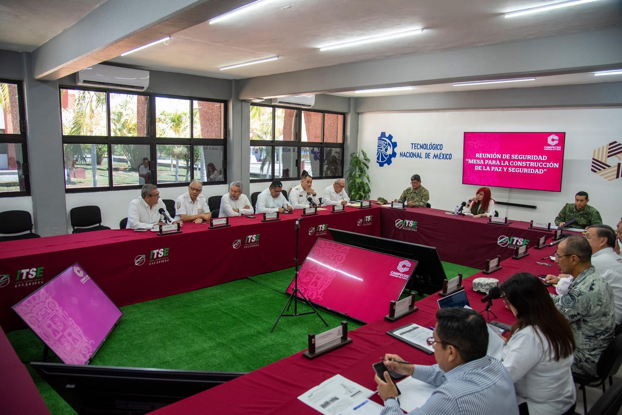 Mesa de la paz en Escárcega