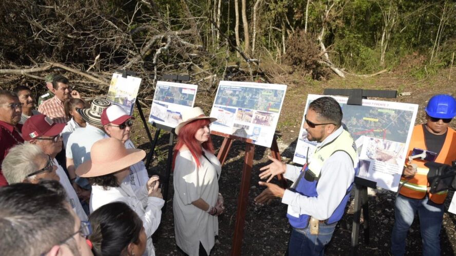 Recorrido por los vestigios mayas denominados La Muralla, en Escárcega.