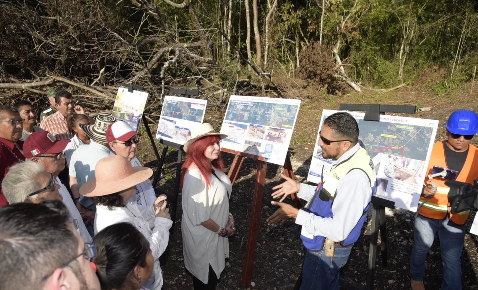 Recorrido por los vestigios mayas denominados La Muralla, en Escárcega.