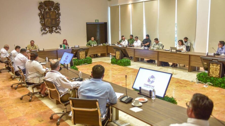 Trabajando a favor de acciones contra la violencia femenina