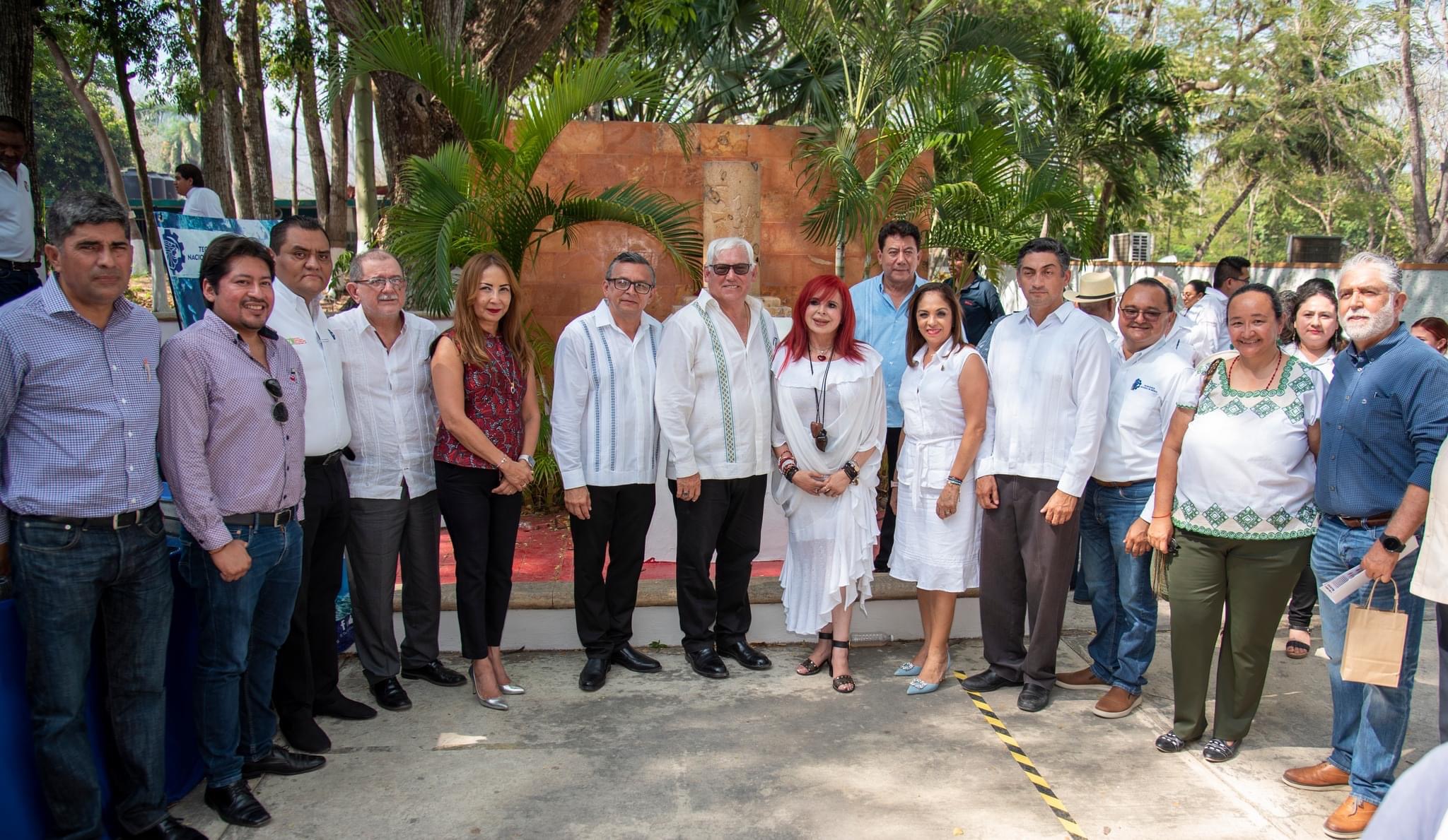 Visita al Centro Apicultores de Champotón, S.P.R. de R.L. y  la Feria de Investigación y Vinculación con el Sector Productivo del Estado