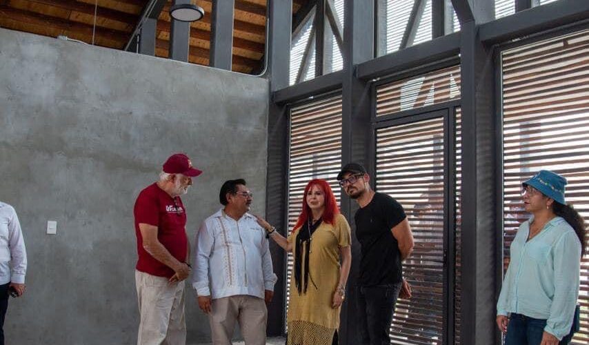 Recorriendo las instalaciones del mercado y el Palacio Municipal en Xpujil, Calakmul.