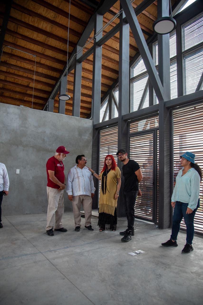 Recorriendo las instalaciones del mercado y el Palacio Municipal en Xpujil, Calakmul.