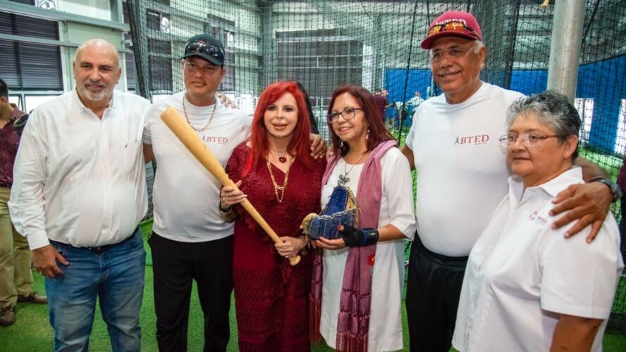 Visita al Bachillerato Tecnológico de Educación y Promoción Deportiva junto a la secretaria de educación