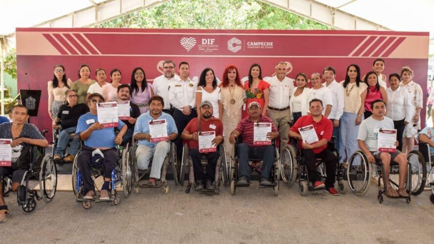 Entrega de motos adaptadas a personas con discapacidad motriz de escasos recursos