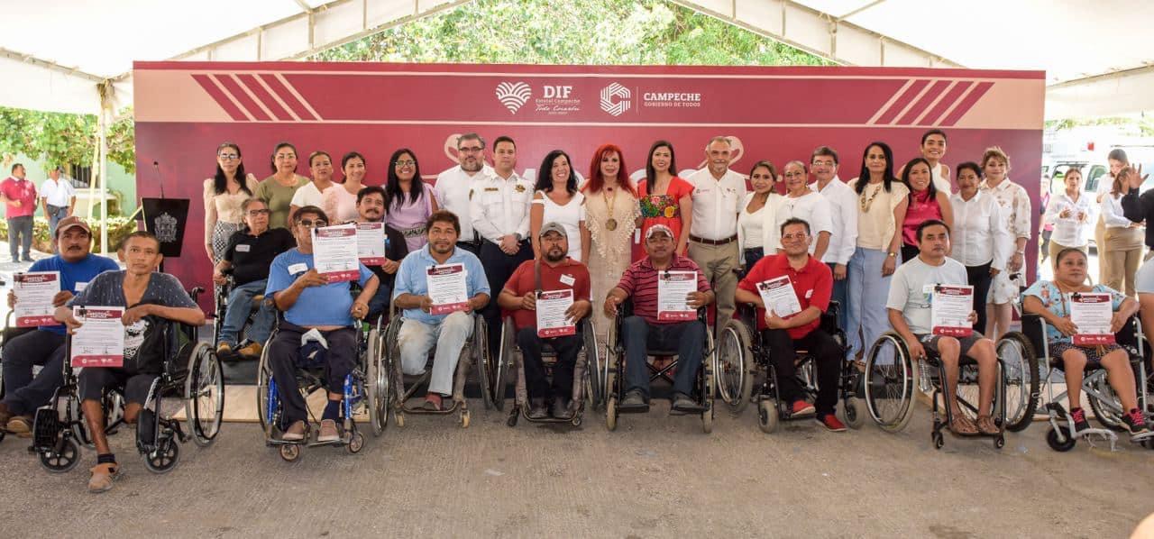 Entrega de motos adaptadas a personas con discapacidad motriz de escasos recursos
