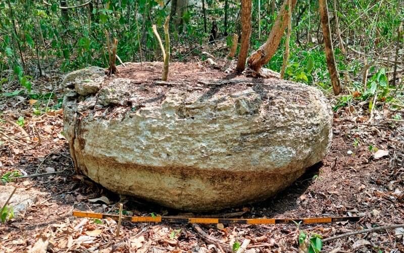 Se localizó un sitio monumental denominado Ocomtún dentro de la reserva ecológica Balamkú