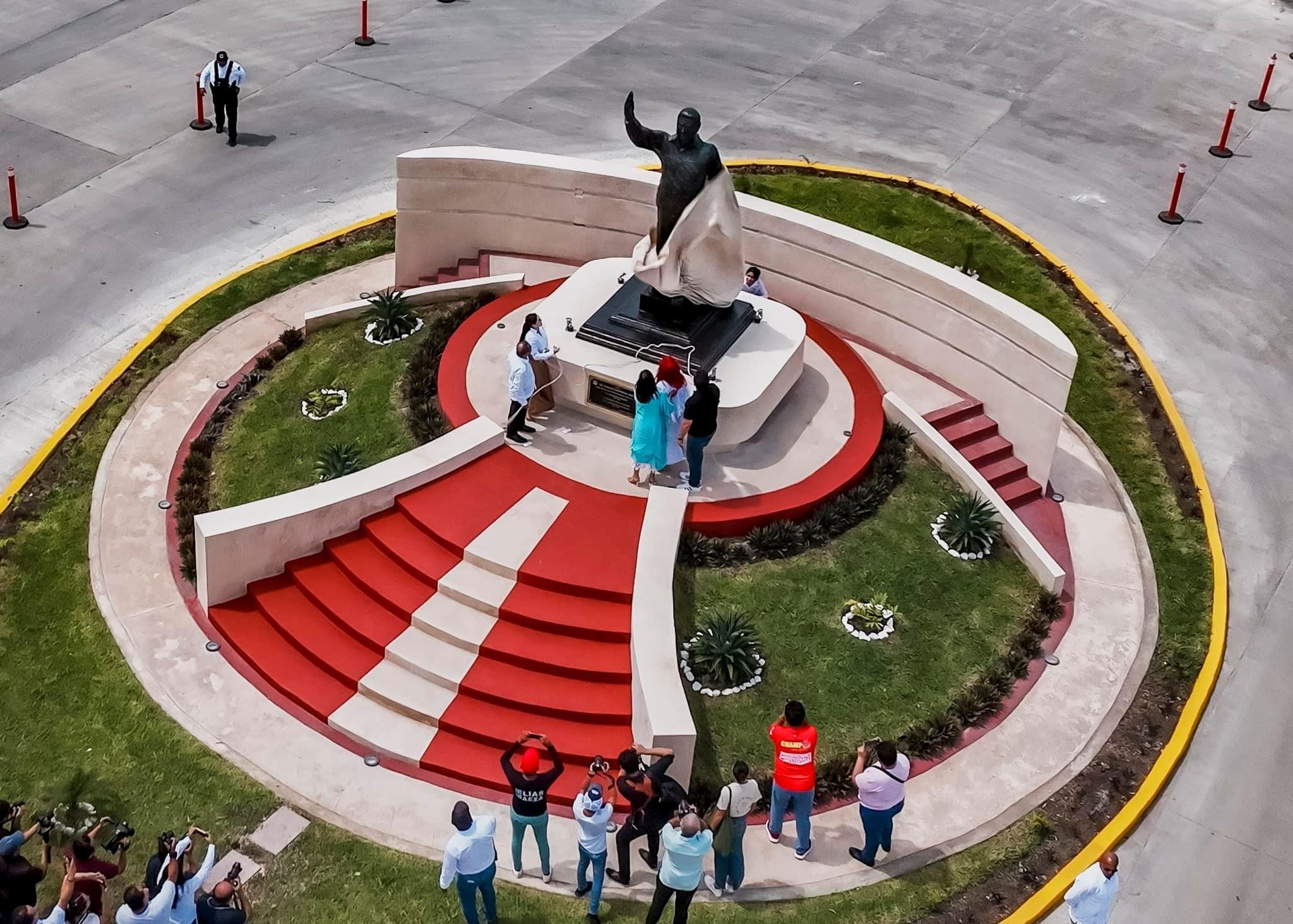 Develación de la Estatua del Lic. Carlos Sansores Pérez