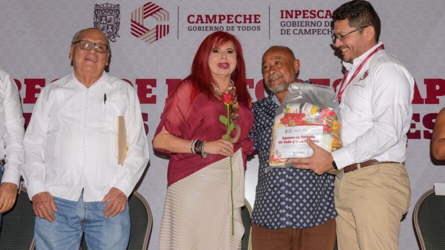 Entrega de motores y apoyos económicos al sector pesquero