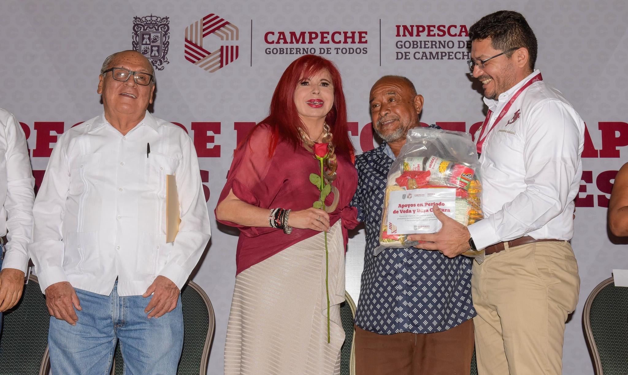Entrega de motores y apoyos económicos al sector pesquero