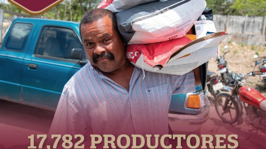 Productores beneficiados con bultos de semillas de maíz