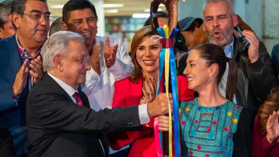 Nuestro Presidente entregó el Bastón del Mando a Claudia Sheinbaum