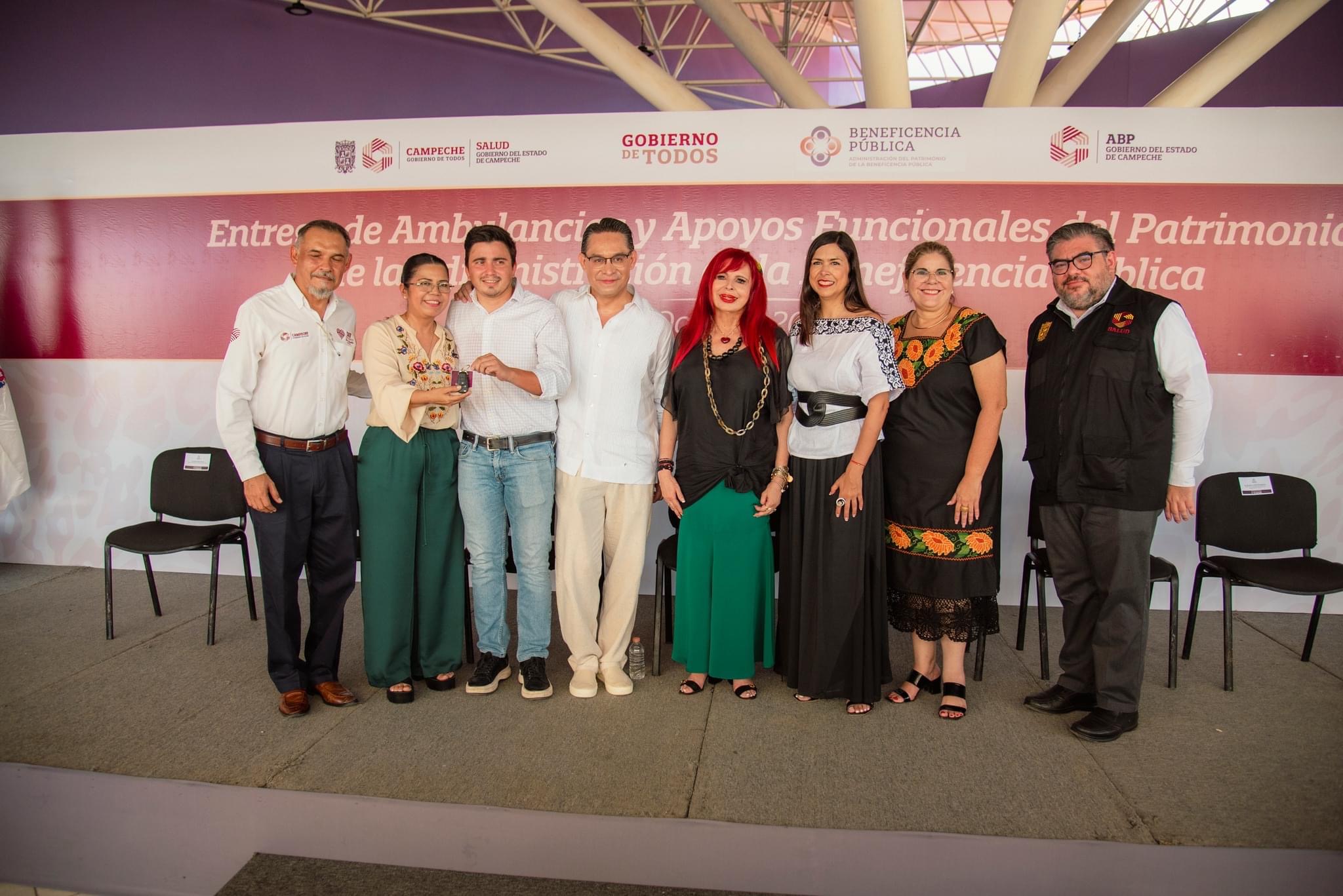 Entrega de ambulancias y apoyos funcionales del Patrimonio de la Administración de la Beneficencia Pública
