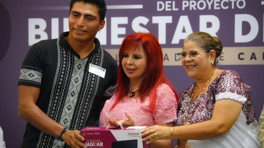 Entrega de apoyos del proyecto Bienestar Digital