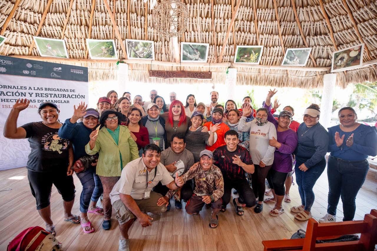 Pago de jornales a las Brigadas de Reforestación y Restauración de 200 hectáreas de manglar en Isla Arena