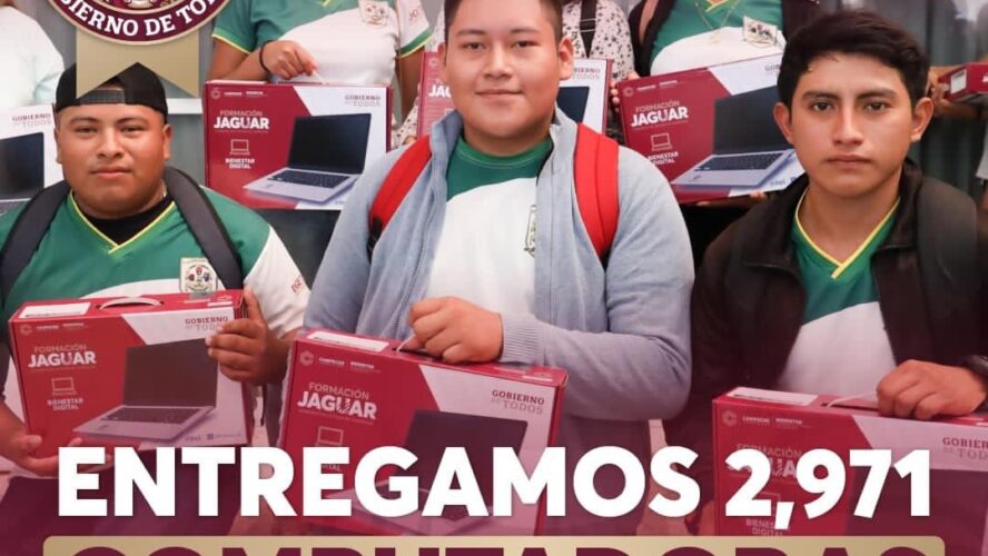 Entregamos computadoras a los estudiantes