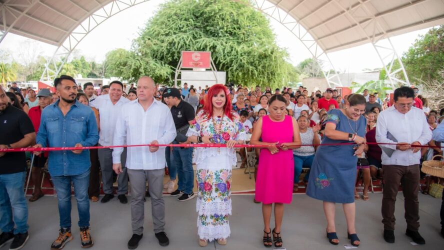 Inauguración de la reconstrucción, techumbre y rehabilitación de la cancha de usos múltiples en la colonia Ana María Farías en Tenabo