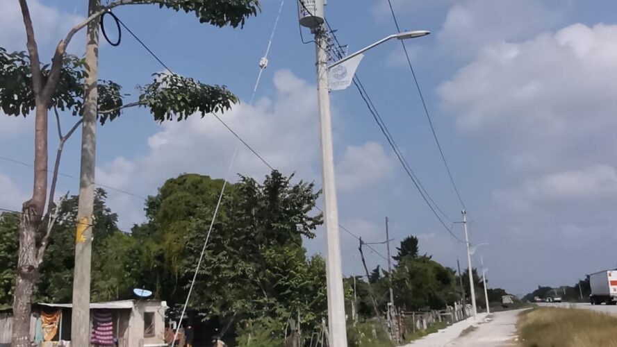 Ampliación de la red eléctrica en la localidad de San Pablito (KM 59), en Carmen