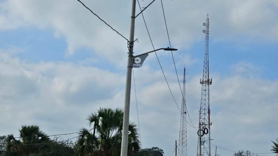 Ampliación de la red eléctrica en la localidad de Aguacatal, en Carmen